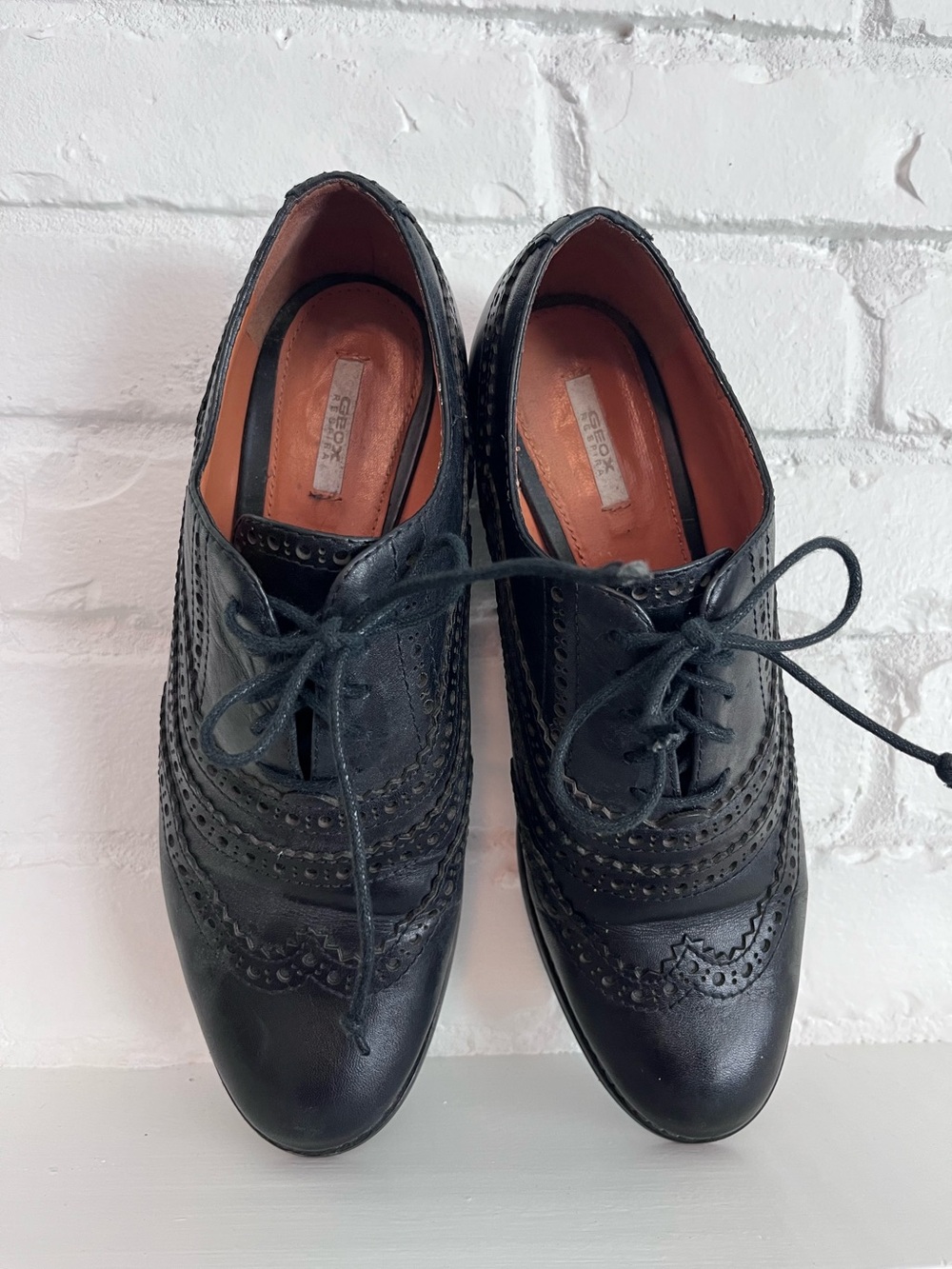 Woman’s Geox Black Leather Brogue Wingtip Lace-Up Oxfords